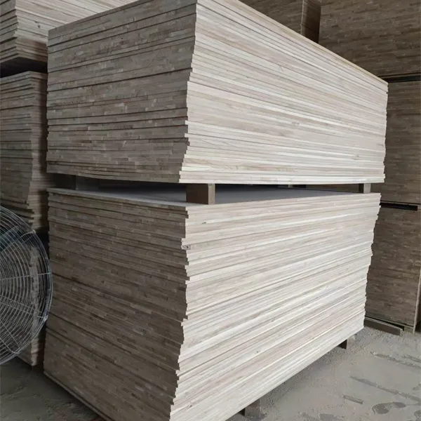 Bord Glued Radiata Pine Edge